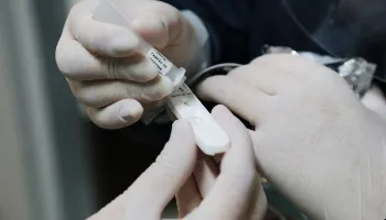 Busca por testes de covid-19 se intensificam em Maringá e lista de espera pode chegar a oito dias 