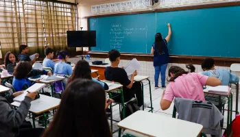 Governo do Paraná define empresas que vão administrar colégios estaduais; veja lista 
