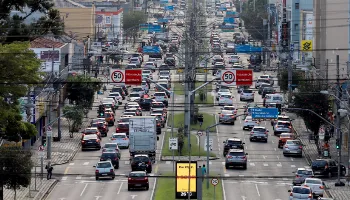 Frota de veículos do Paraná cresceu 12% em cinco anos Frota de veículos do Paraná cresceu 12% em cinco anos