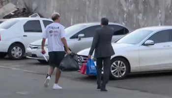 Ginecologista acusado de abuso sexual por 34 pacientes deixa prisão com tornozeleira eletrônica 