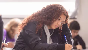 UEPG publica edital com 372 vagas remanescentes em cursos presenciais; saiba mais 