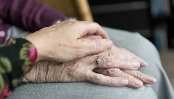 Asilo particular com 50 idosos é interditado em Maringá por irregularidades 