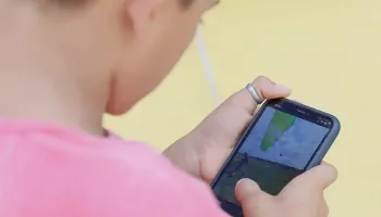 Uso de internet entre crianças de 6 a 8 anos dobrou na última década 