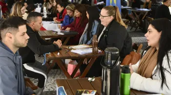 Evento inédito da UEM conecta empresas e alunos para inserção profissional 