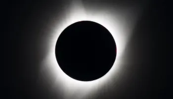 Eclipse lunar acontece entre 17 e 18 de setembro; saiba como observar 