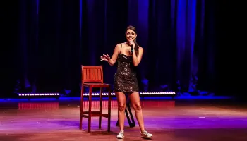 Comediante Bruna Louise se apresenta em Maringá com o stand-up ‘Burnout’ 
