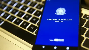 Com recorde de trabalhadores ocupados, taxa de desemprego cai para 5,3% em agosto 