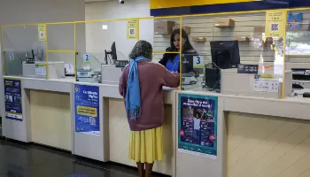 Mais de 488 mil aposentados já foram aos Correios contestar descontos indevidos