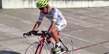 Ciclista de 80 anos bate recorde no Velódromo de Maringá 