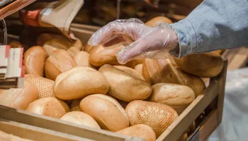 Carioquinha, cacetinho e filão: confira os nomes do pão francês em diferentes regiões do Brasil 
