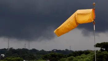 Cidades do Paraná registram ventos de até 103 km/h, de acordo com Simepar Cidades do Paraná registram ventos de até 103 km/h, de acordo com Simepar