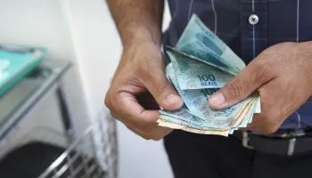 Salário médio dos paranaenses foi o que mais cresceu em 2023 
