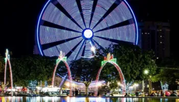 Confira preço e horário de funcionamento da Roda Gigante e Carrossel instalados na Praça da Catedral Confira preço e horário de funcionamento da Roda Gigante e Carrossel instalados na Praça da Catedral