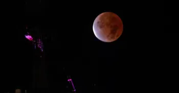 Saiba como observar o eclipse lunar parcial nesta quinta (27) e sexta-feira (28) 