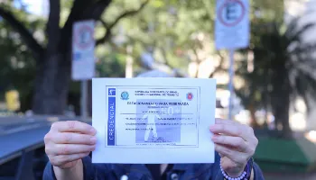 Saiba como solicitar e renovar a credencial de estacionamento gratuito para idosos em Maringá 