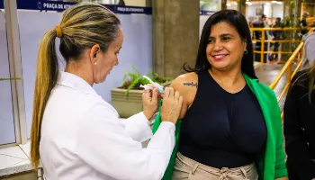 Secretaria de Saúde promove vacinação contra gripe no Shopping Maringá Park 