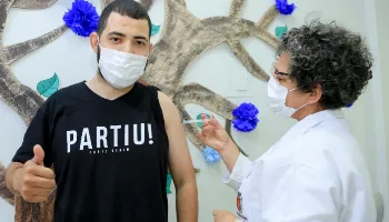 Pessoas com mais de 18 anos já podem receber a 4ª dose da vacina contra covid-19 em Maringá 