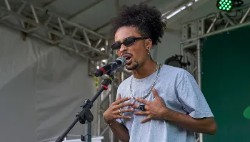 Slam Pé Vermelho retoma campeonato de poesias na Praça da Prefeitura neste domingo (15) 