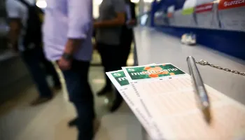 Quatro apostas de Maringá, feitas na mesma lotérica, acertam quina da Mega-Sena 