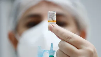 Sem estoque, Secretaria de Saúde suspende aplicação da 4ª dose contra Covid-19 em Maringá 