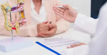 Brasileiros reconhecem sintomas de câncer colorretal, mas adiam ida ao médico 