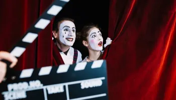 UEM abre inscrições para curso de teatro destinado a jovens com mais de 15 anos 