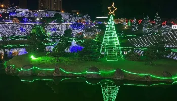 Prefeitura de Maringá abre licitação de até R$ 1,7 milhão para decoração natalina no Parque do Japão Prefeitura de Maringá abre licitação de até R$ 1,7 milhão para decoração natalina no Parque do Japão