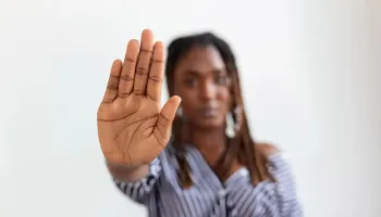 No Brasil, ao menos oito mulheres são vítimas de violência a cada 24 horas 