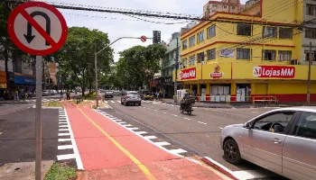Semáforos são instalados em cruzamentos da Avenida Brasil com as ruas Piratininga e Basílio Sautchuk 