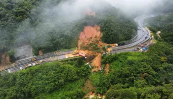 Trecho da BR-376 afetado pelo deslizamento corre risco de desabar, alerta Defesa Civil 