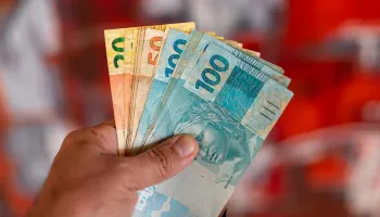 Receita Federal paga 1º lote de restituição do Imposto de Renda 2024 nesta sexta-feira (24) 