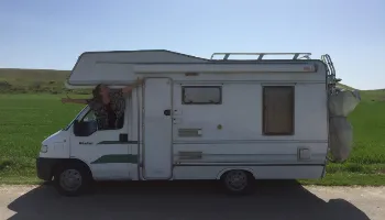 Conheça a incrível história da maringaense que viajou três anos de motorhome pela Europa 