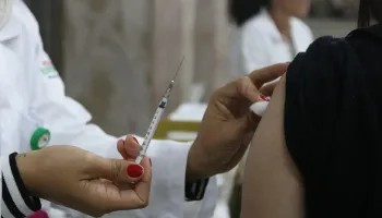 Entenda como fica a vacinação contra covid-19 por idade e grupo prioritário 