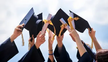 Nível de graduação reflete diretamente na empregabilidade e salário dos profissionais brasileiros 