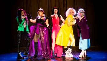 Com estreia no dia 2 de julho, peça teatral ‘Más Monas’ busca valorizar a arte drag maringaense 