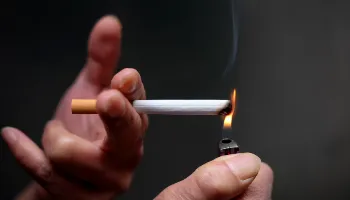 Preço baixo dos cigarros facilita iniciação precoce ao fumo 
