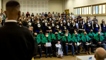 Após 21 meses de cerimônias remotas, UEM realiza formatura presencial 