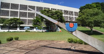 Unioeste abre concurso com 160 vagas; salários chegam a R$ 5,6 mil 