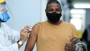 Vacinação contra covid-19 será exclusiva para pessoas com 33 anos a partir das 13h nesta sexta (30) 