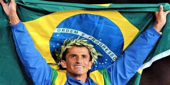 Vanderlei Cordeiro chega à Maringá para descanso com familiares Vanderlei Cordeiro chega à Maringá para descanso com familiares