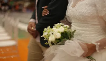 Comunidade pode doar vestidos, ternos e acessórios para casamento comunitário; saiba como 