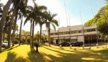 UEM terá salas com TVs embutidas de 75 polegadas e ar condicionado