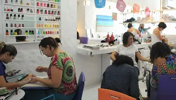Setor de serviços cresce 1,2% em julho e renova recorde Setor de serviços cresce 1,2% em julho e renova recorde