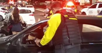 Operações de trânsito prendem motorista embriagado e removem 63 veículos em Maringá 