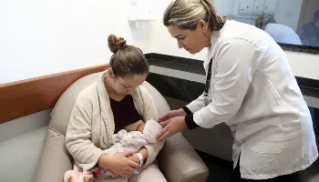 Mulheres paranaenses têm menos filhos e são mães mais tarde, aponta IBGE