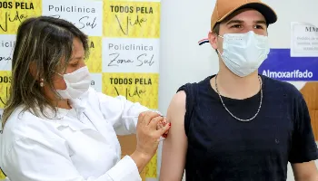 Vacinação contra Covid-19 segue destinada a pessoas com mais de 18 anos; veja o cronograma completo 