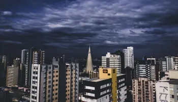 Previsão do tempo aponta final de semana com fortes pancadas de chuva em Maringá 