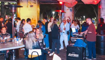 Festa Nostálgica faz uma viagem pela música brasileira dos anos 70, 80 e 90 nesta sexta (19) Festa Nostálgica faz uma viagem pela música brasileira dos anos 70, 80 e 90 nesta sexta (19)
