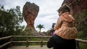 Trilhas, história e atrações educativas: Parques do Paraná são opções atrativas nas férias escolares