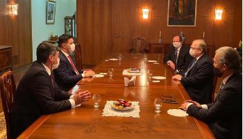 Paraná negocia com os russos para produção de vacina contra Covid-19 